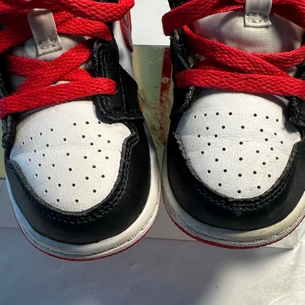 Nike Kids Black and Red High-Top Sneakers Size 8C